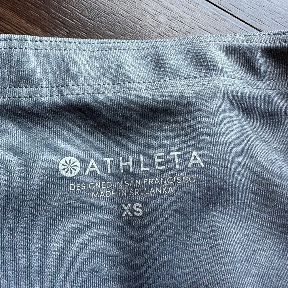 Athleta All in 7" Biker Short in Grey like new size XS style 211371 - Picture 3 of 9
